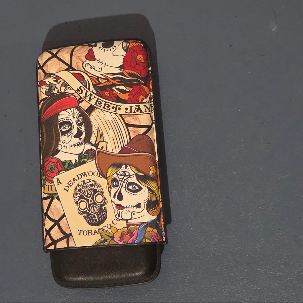 Drew Estate 2018 Limited Edition “Three Sisters" 3-finger leather Cigar case. - Picture 6 of 6
